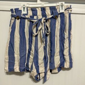 American eagle cream and blue striped shorts with stretchy waistband